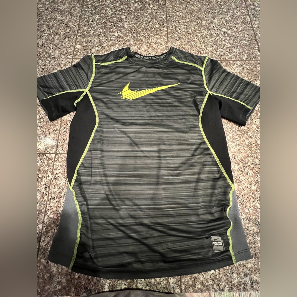 YOUTH Nike T-shirt